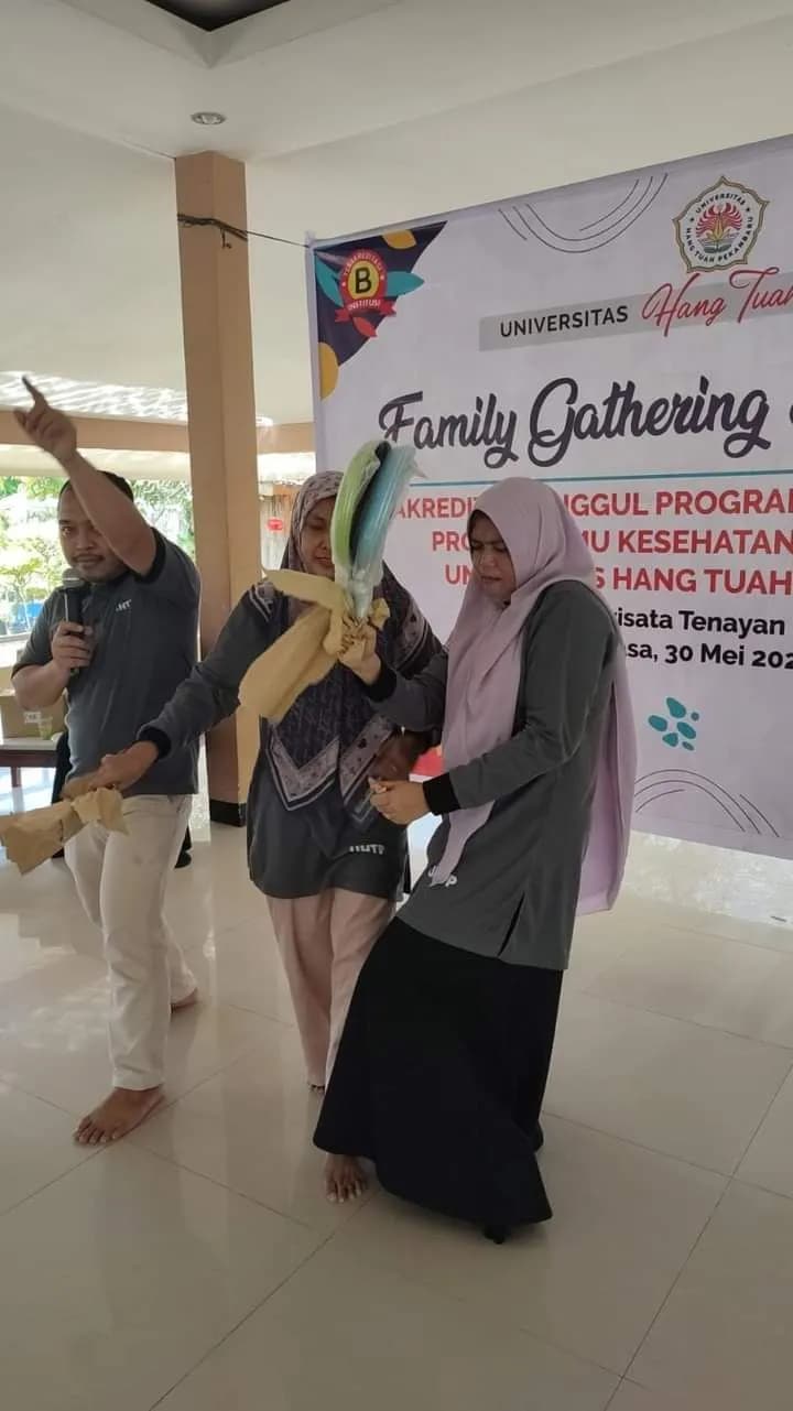 Family Gathering dan Syukuran Akreditasi Unggul Prodi Pascasarjana UHTP 