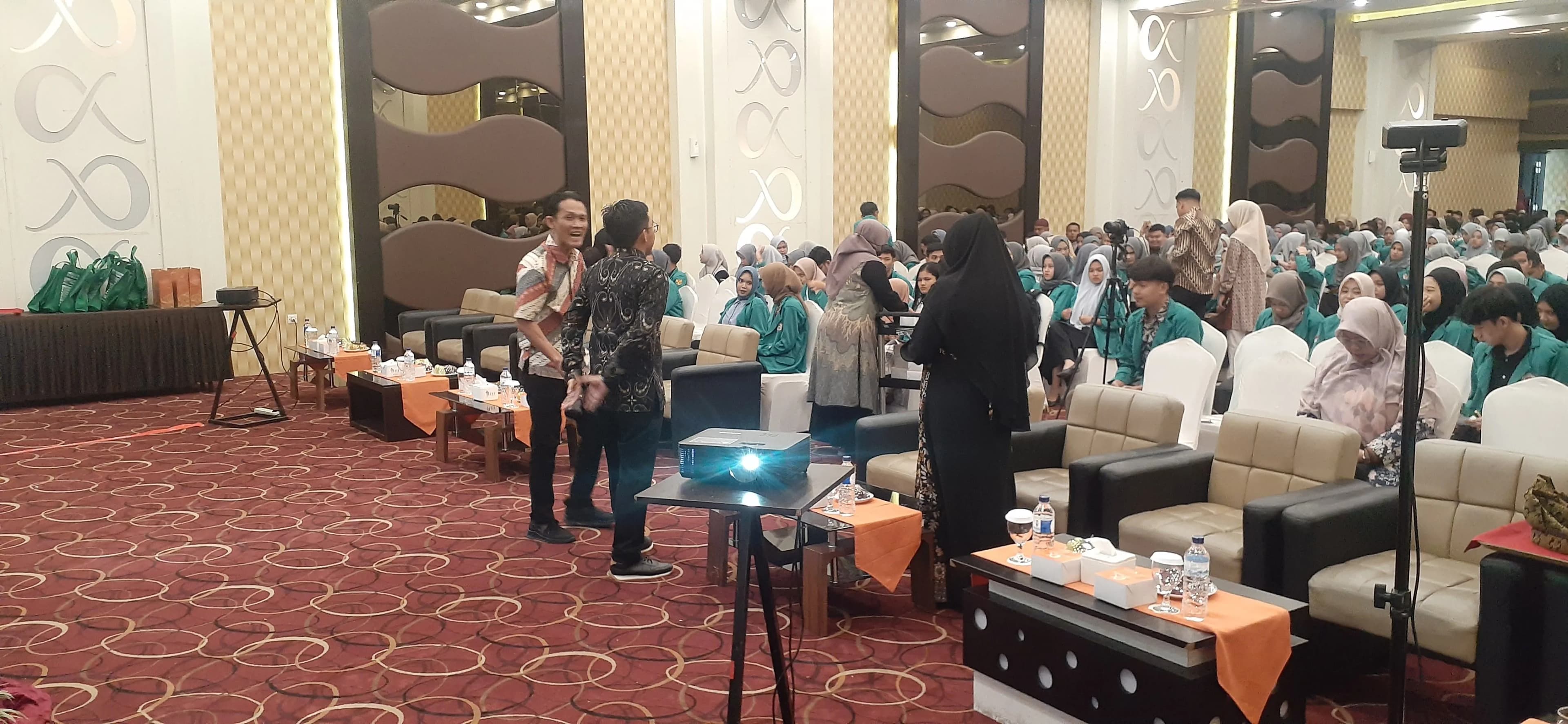 Tiga Pakar; Bidang Hukum, Kesehatan dan Telekomunikasi Informasi Beri Kuliah Umum Mahasiswa Baru Universitas Hang Tuah Pekanbaru