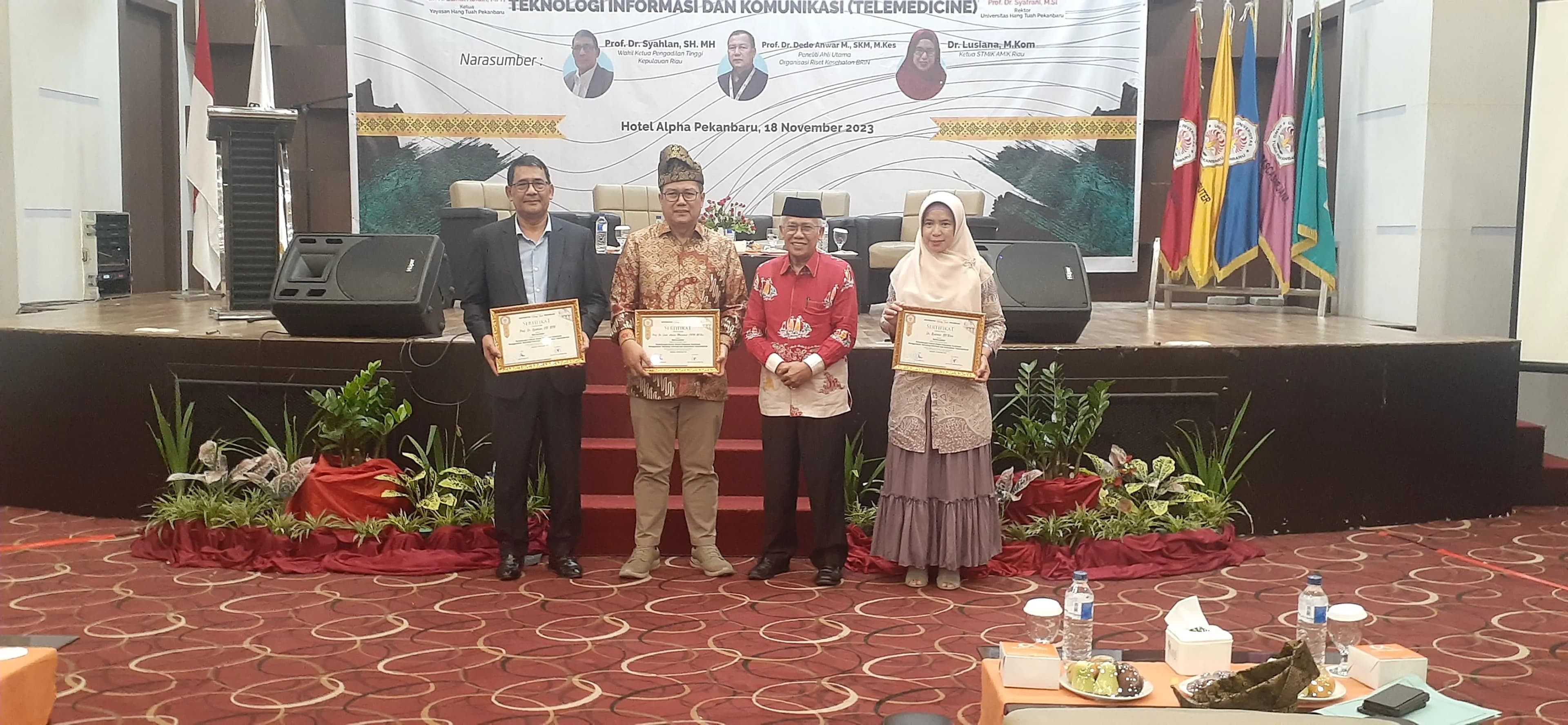 Tiga Pakar; Bidang Hukum, Kesehatan dan Telekomunikasi Informasi Beri Kuliah Umum Mahasiswa Baru Universitas Hang Tuah Pekanbaru