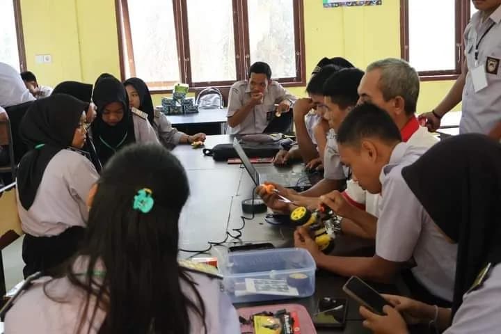 Dosen FILKOM UHTP Mengadakan In House Training di SMKN 1 Tuah Kemuning INHIL