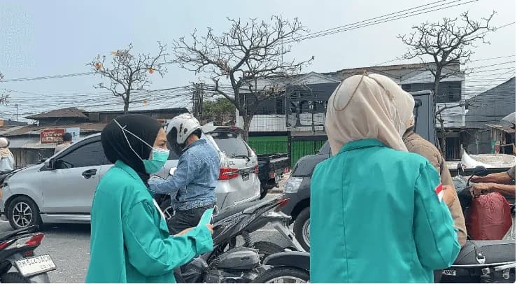 WUJUD KEPEDULIAN TERHADAP KESEHATAN, FAKULTAS ILMU KOMPUTER UNIVERSITAS HANG TUAH PEKANBARU BAGIKAN MASKER