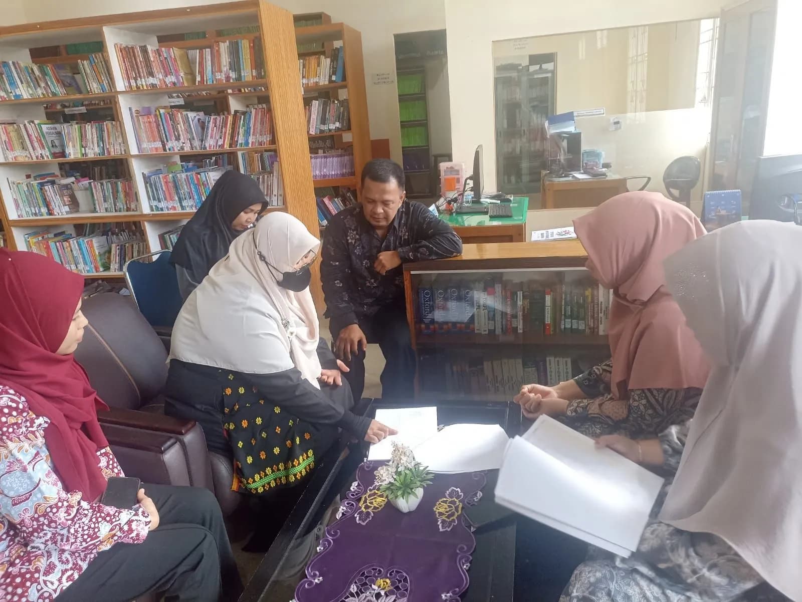 Perpusnas RI Visitasi Perpustakaan Universitas Hang Tuah Pekanbaru