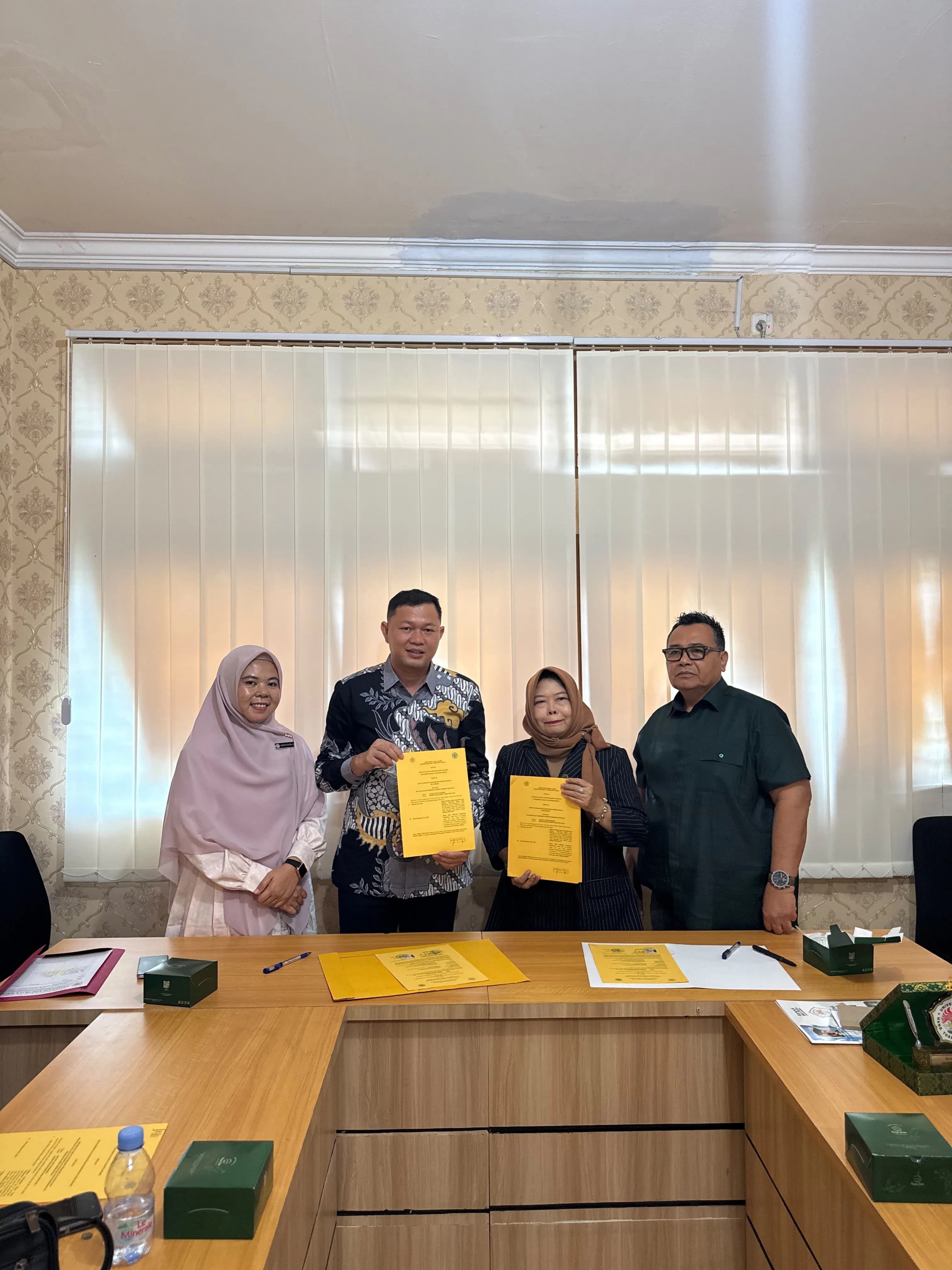 Universitas Hang Tuah Pekanbaru (UHTP) menjalin kerja sama dengan Dewan Pimpinan Daerah (DPD) PERADI Profesional Pekanbaru melalui penandatanganan Memorandum of Understanding (MoU) tentang pelaksanaan Pendidikan Khusus Profesi Advokat (PKPA) Tahun 2026