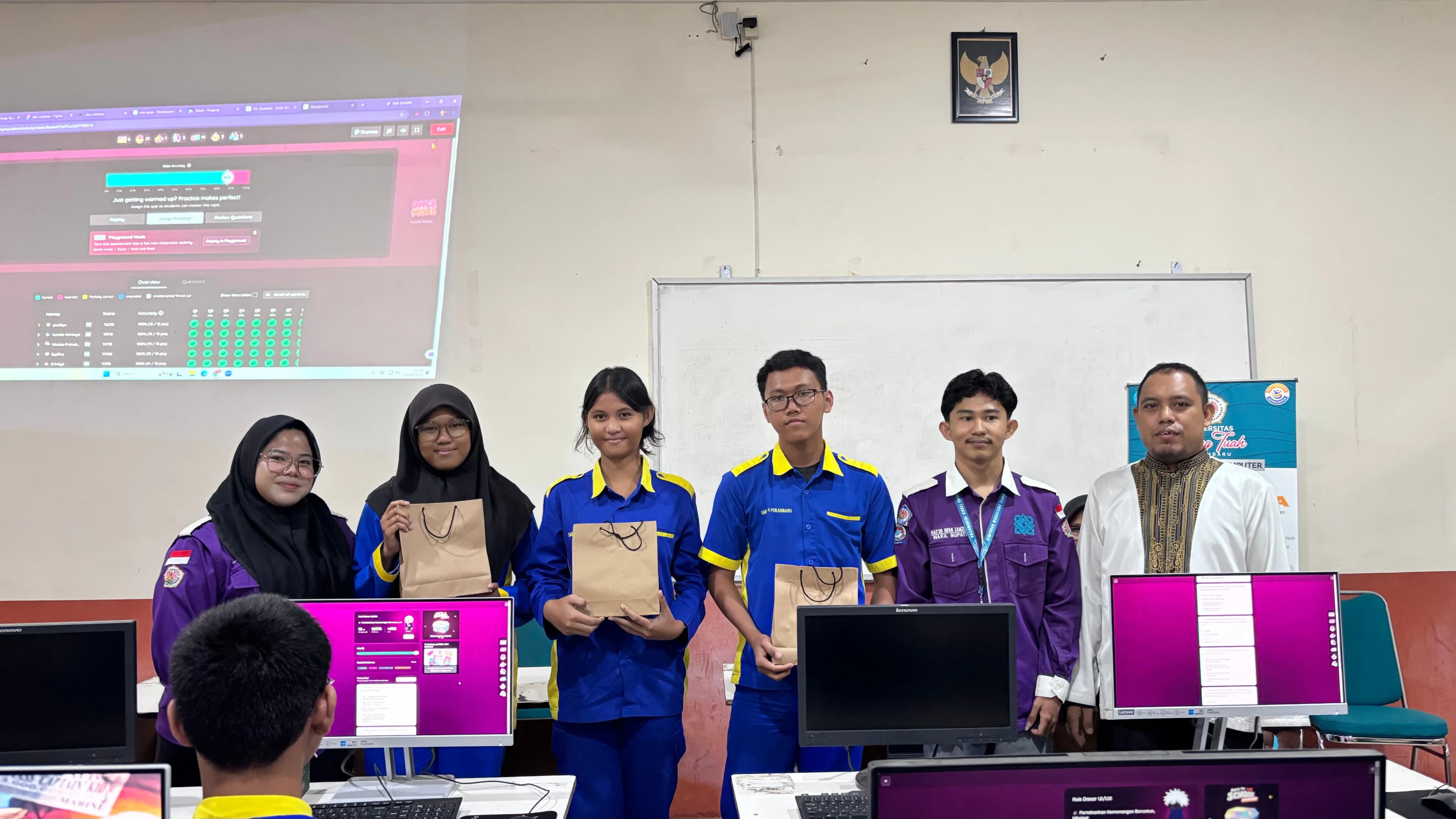 Komitmen Hadirkan Pembelajaran Teknologi Kreatif, FAKULTAS ILMU KOMPUTER Universitas Hang Tuah Pekanbaru Ajak Siswa SMKN 6 Pekanbaru Menjelajah UI/UX Design