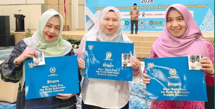 Tiga Dosen Universitas Hang Tuah Pekanbaru Terima Tanda Kehormatan Satyalancana Karya Satya dari Presiden Republik Indonesia
