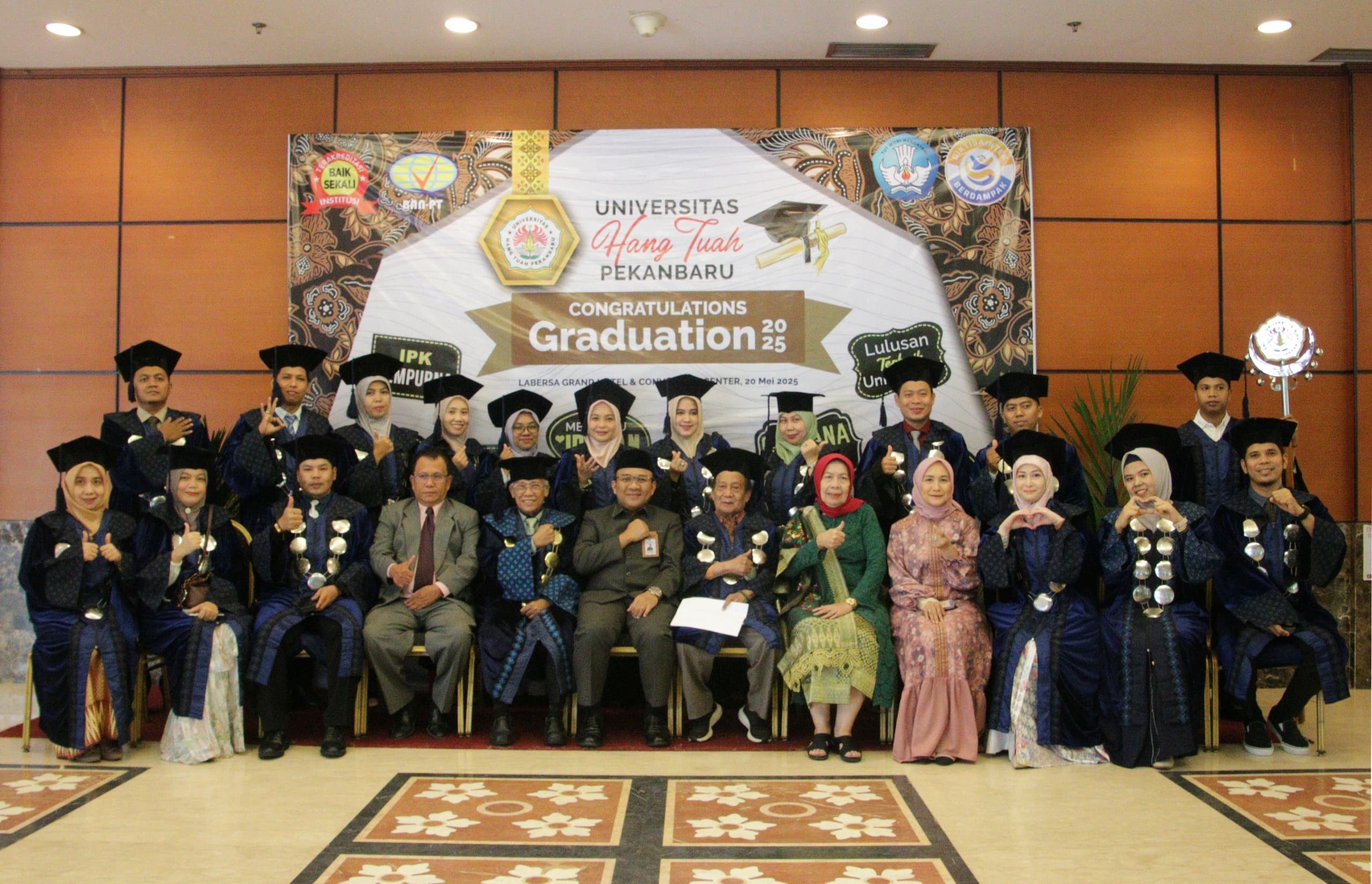 wisuda1.jpg